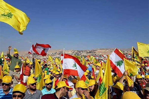 Hezbolá celebra el primer aniversario de la liberación de la sierra oriental del Líbano Hezbolá advierte a los conspiradores contra la Resistencia: No jueguen con fuego
